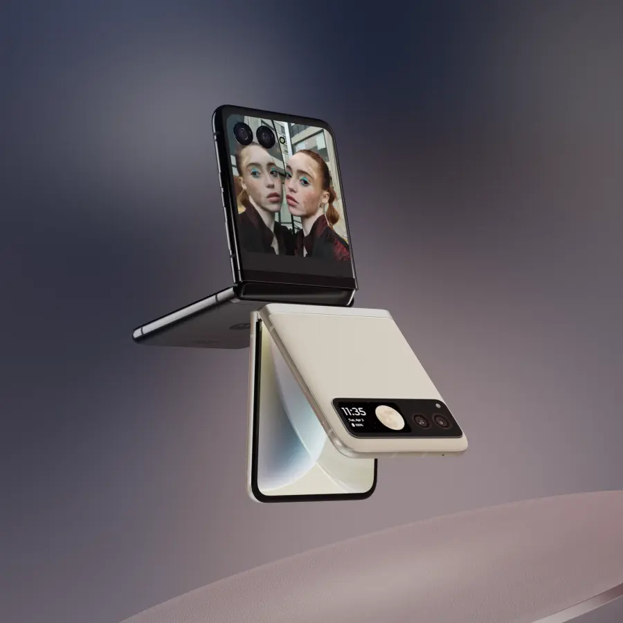 Motorola Razr by Rudy Taege